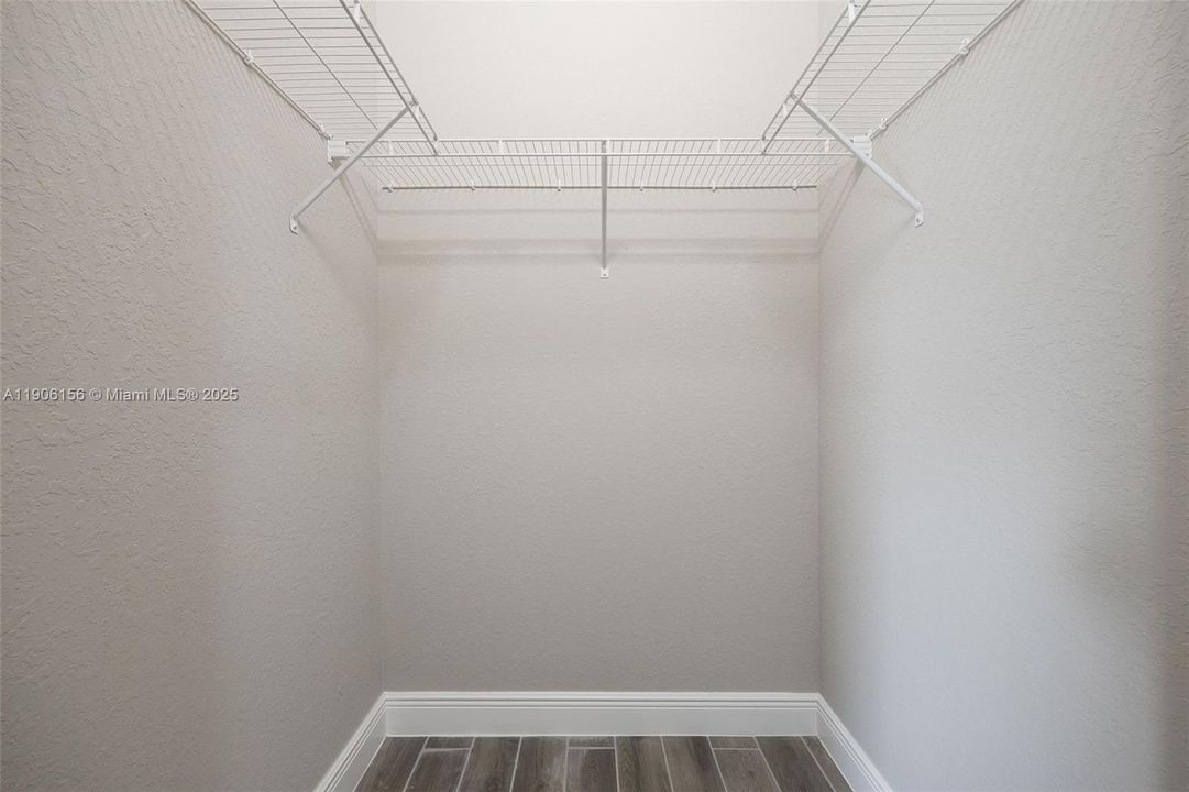 最近售出: $333,000 (4 贝兹, 2 浴室, 1662 平方英尺)