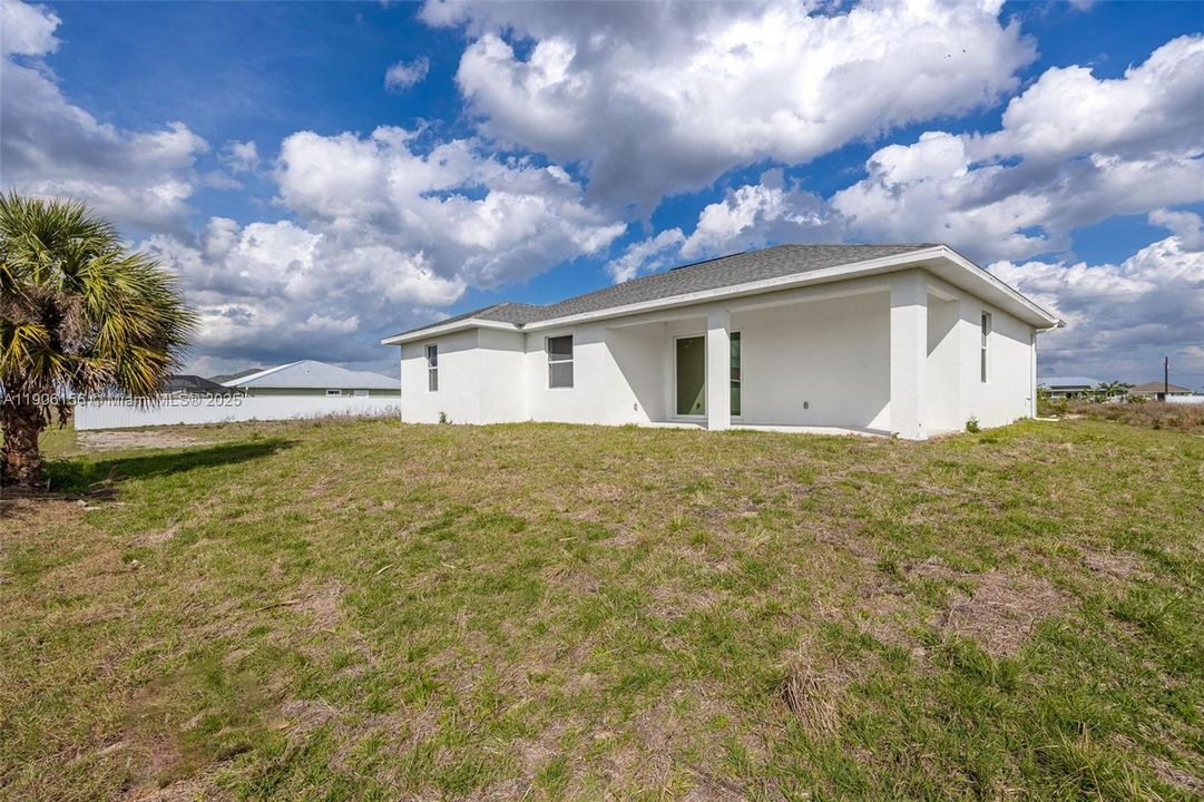 最近售出: $333,000 (4 贝兹, 2 浴室, 1662 平方英尺)