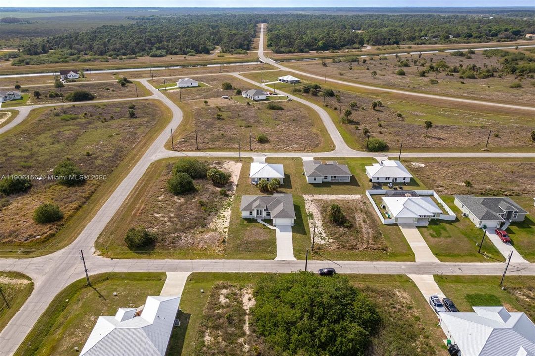 最近售出: $333,000 (4 贝兹, 2 浴室, 1662 平方英尺)