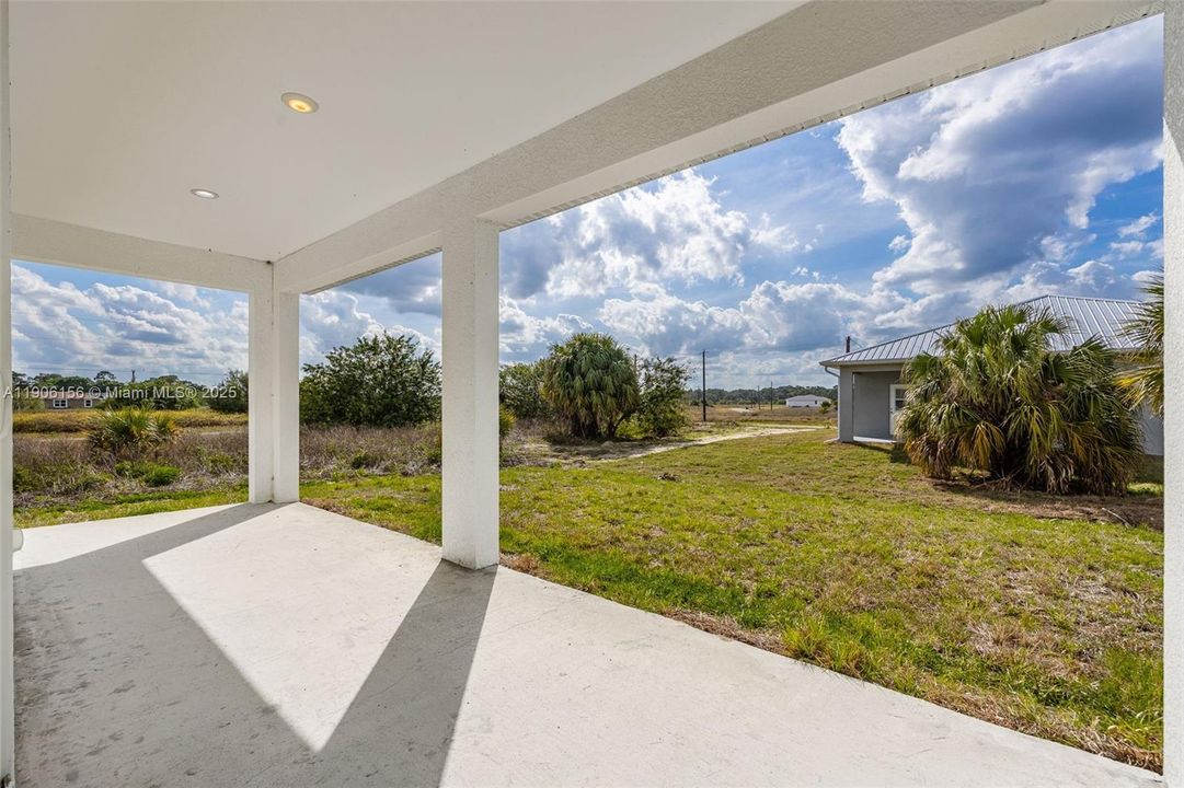 最近售出: $333,000 (4 贝兹, 2 浴室, 1662 平方英尺)