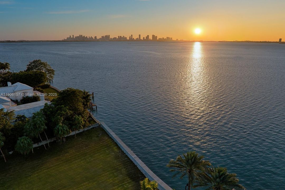 待售: $39,500,000 (0.64 acres)