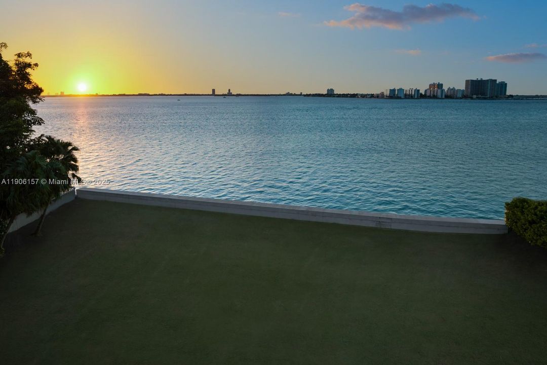 待售: $39,500,000 (0.64 acres)