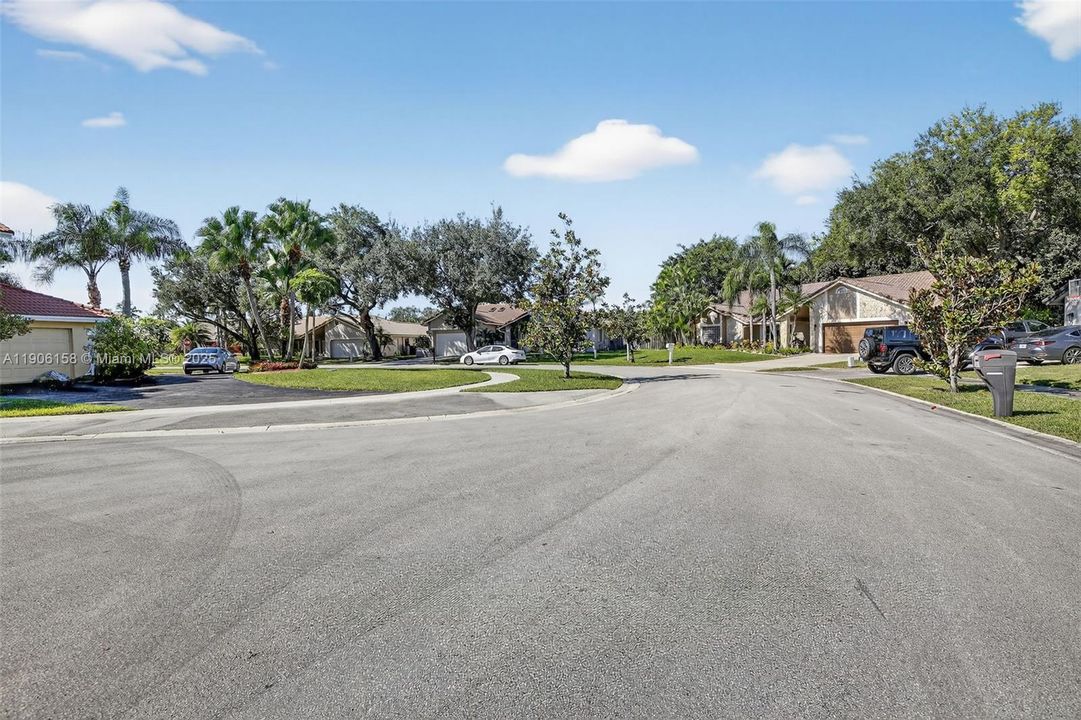 Culdesac lot and community park