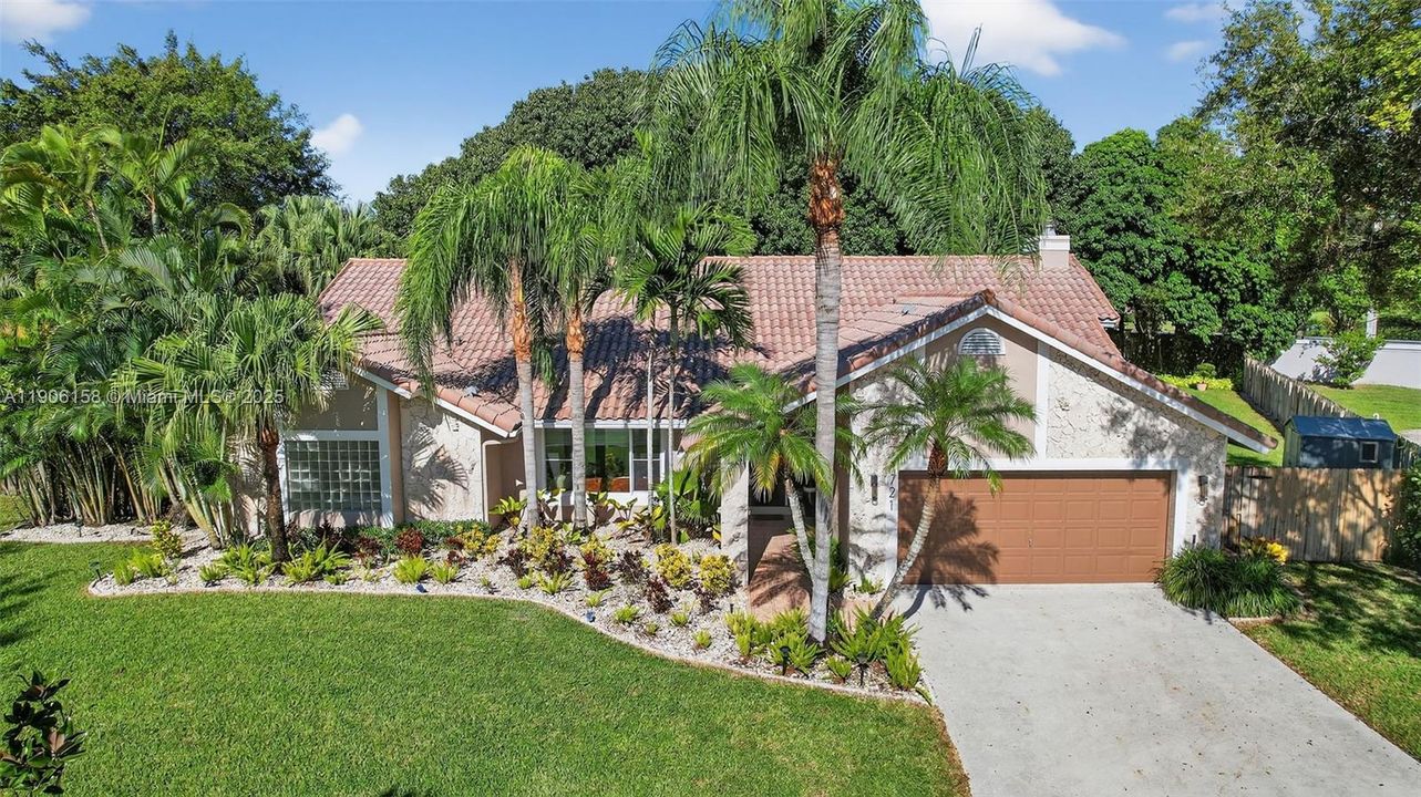 Active With Contract: $850,000 (4 beds, 2 baths, 2779 Square Feet)