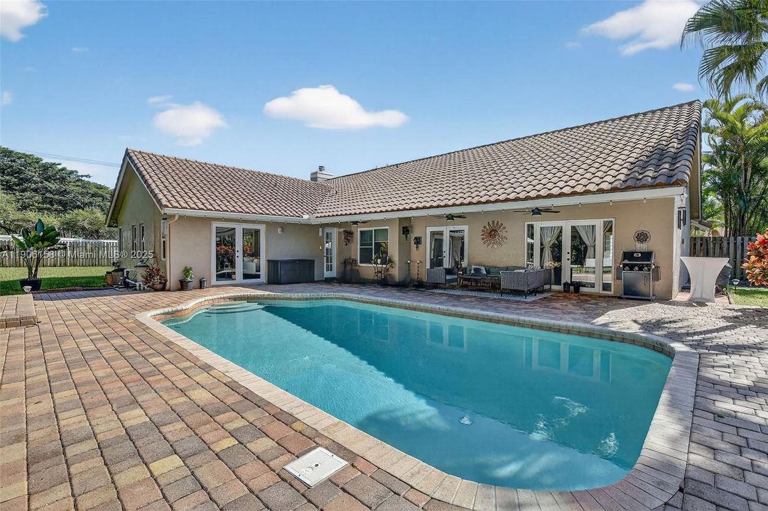 Active With Contract: $850,000 (4 beds, 2 baths, 2779 Square Feet)