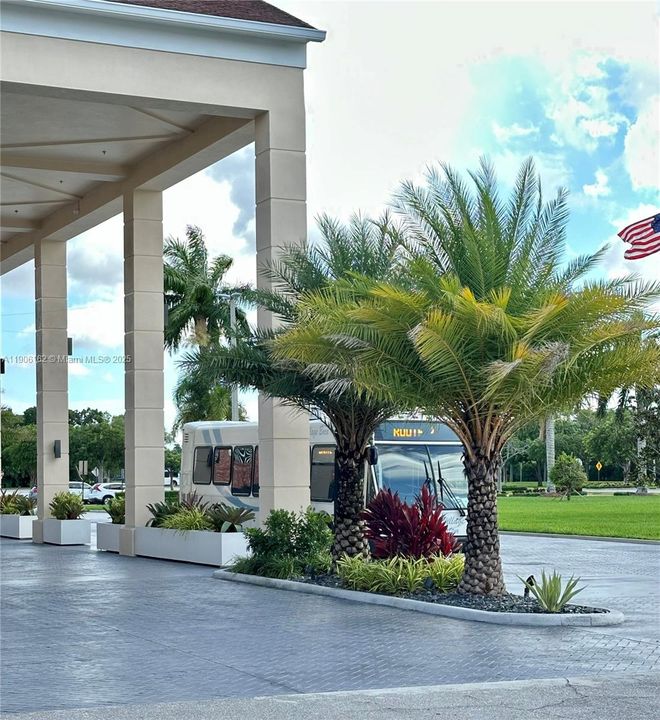 待售: $98,000 (1 贝兹, 1 浴室, 720 平方英尺)