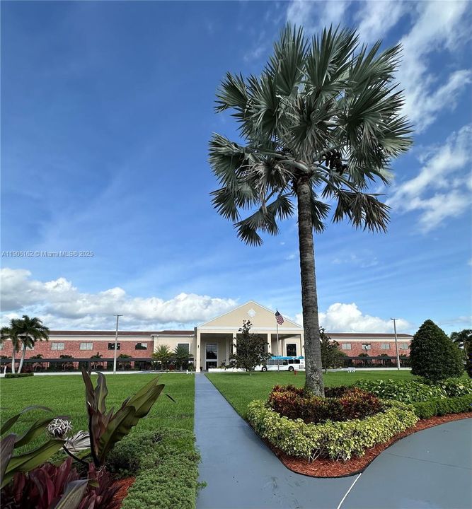 待售: $98,000 (1 贝兹, 1 浴室, 720 平方英尺)