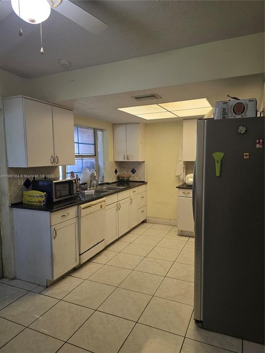 На продажу: $388,000 (2 спален, 2 ванн, 1257 Квадратных фут)