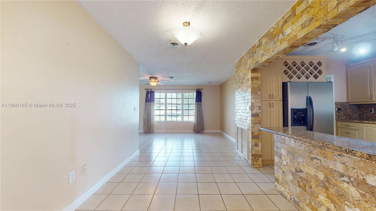 待售: $800,000 (4 贝兹, 3 浴室, 2061 平方英尺)