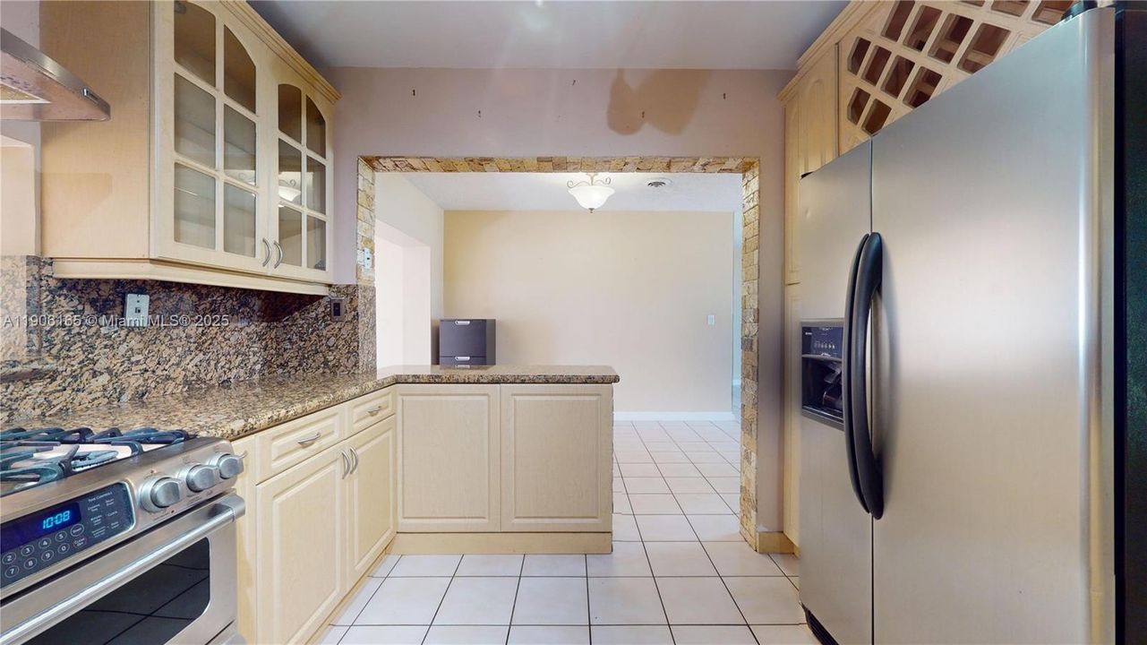 待售: $800,000 (4 贝兹, 3 浴室, 2061 平方英尺)