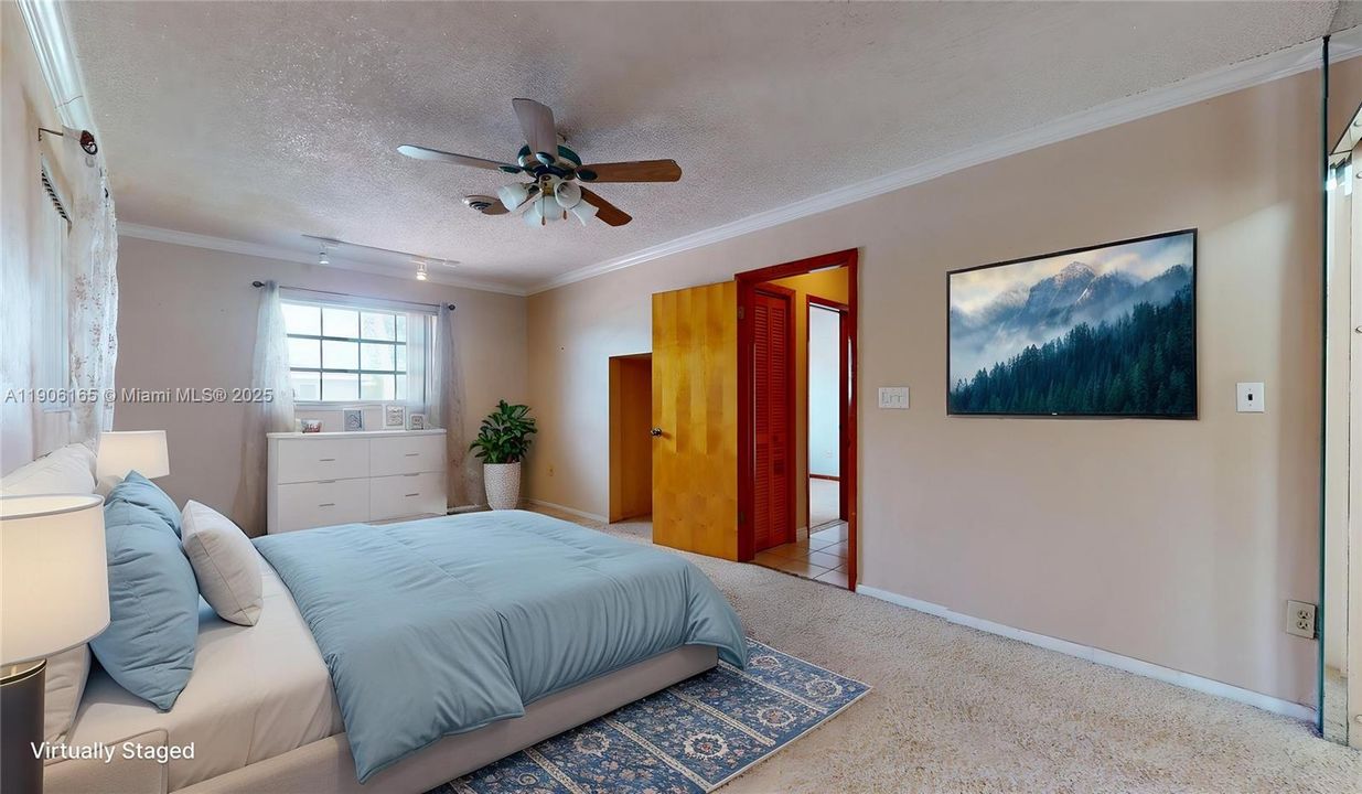 待售: $800,000 (4 贝兹, 3 浴室, 2061 平方英尺)