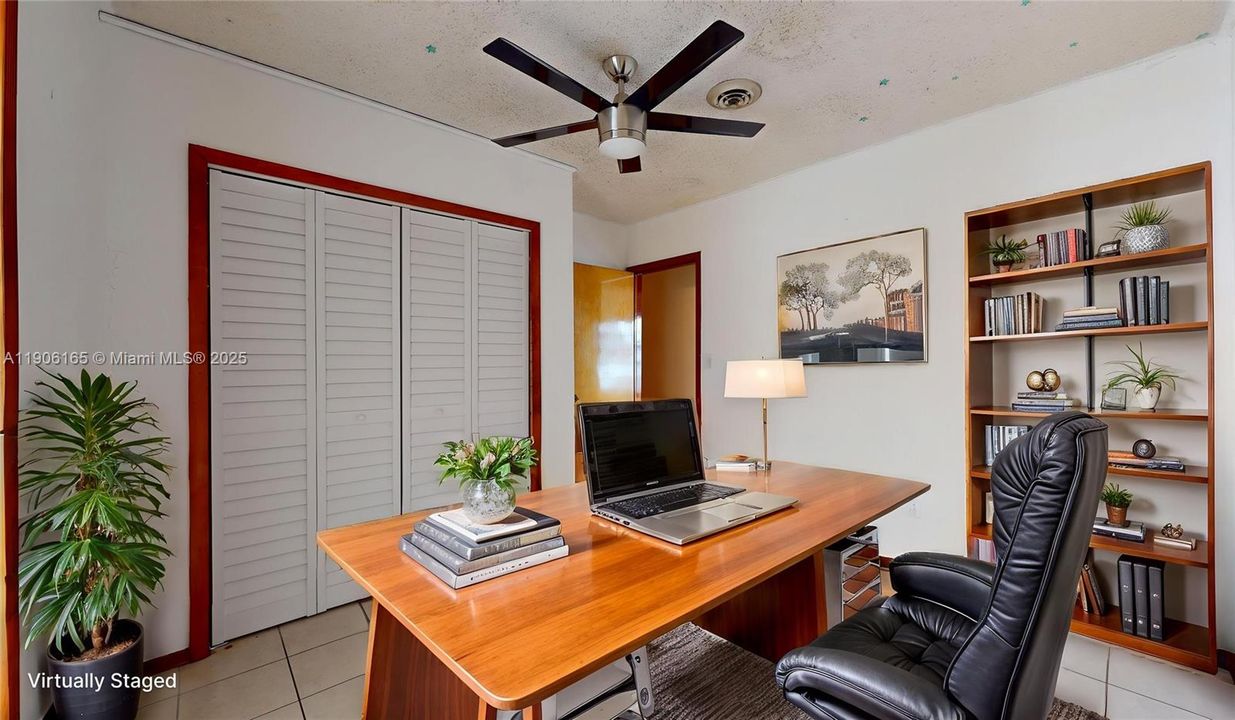 待售: $800,000 (4 贝兹, 3 浴室, 2061 平方英尺)