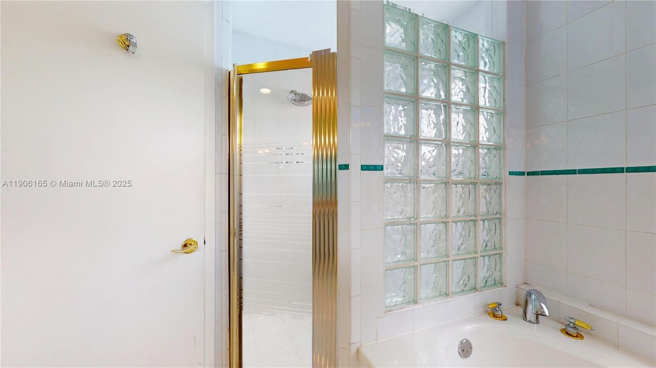 待售: $800,000 (4 贝兹, 3 浴室, 2061 平方英尺)