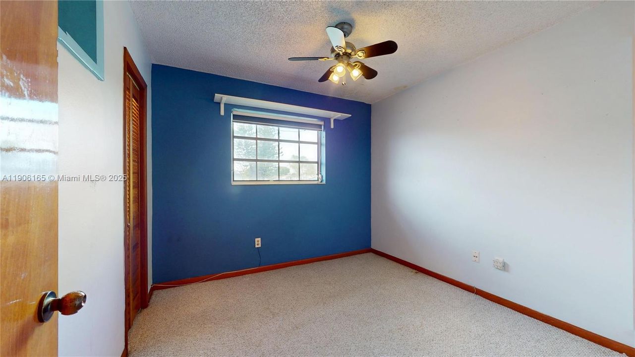 待售: $800,000 (4 贝兹, 3 浴室, 2061 平方英尺)