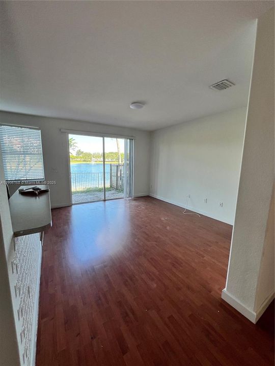 Active With Contract: $3,650 (4 beds, 2 baths, 1894 Square Feet)