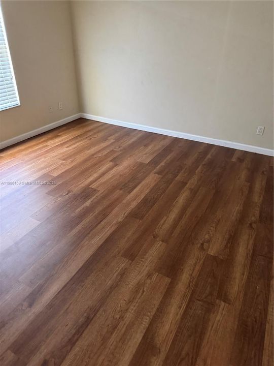 For Rent: $2,650 (4 beds, 2 baths, 2183 Square Feet)