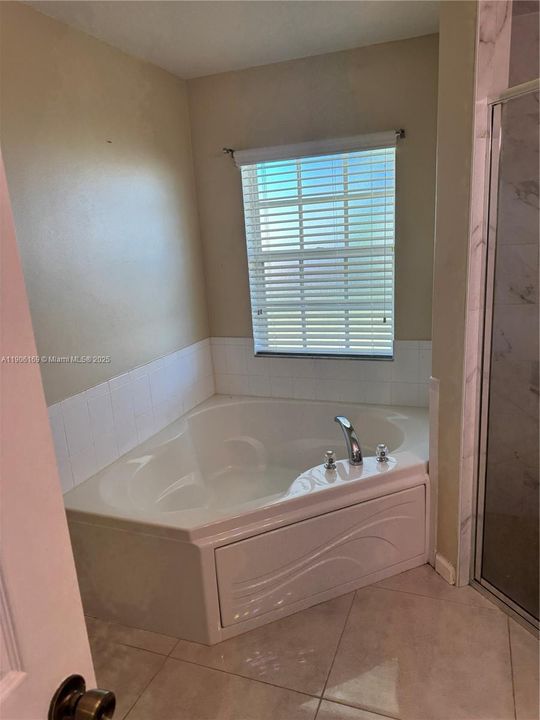 For Rent: $2,650 (4 beds, 2 baths, 2183 Square Feet)