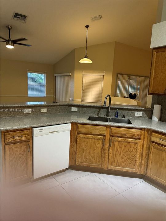 For Rent: $2,650 (4 beds, 2 baths, 2183 Square Feet)