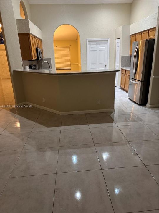 For Rent: $2,650 (4 beds, 2 baths, 2183 Square Feet)