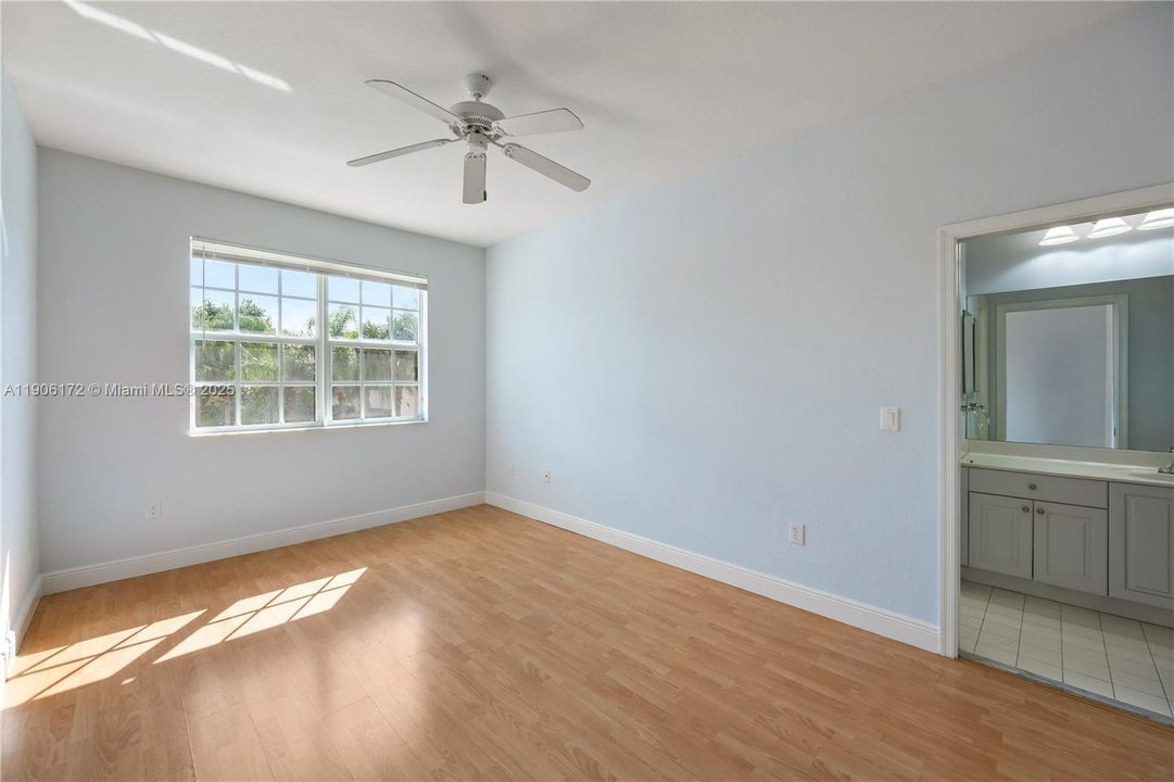 待售: $339,900 (2 贝兹, 2 浴室, 1424 平方英尺)