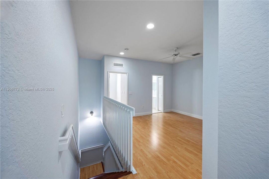 待售: $339,900 (2 贝兹, 2 浴室, 1424 平方英尺)