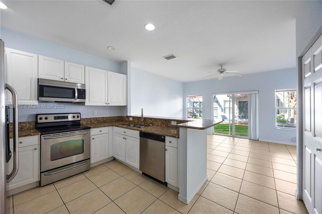 待售: $339,900 (2 贝兹, 2 浴室, 1424 平方英尺)