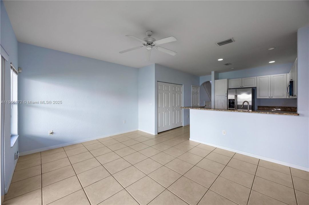 待售: $339,900 (2 贝兹, 2 浴室, 1424 平方英尺)