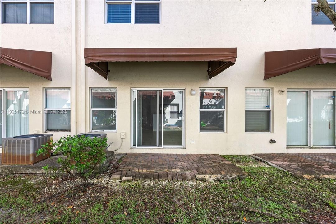 待售: $339,900 (2 贝兹, 2 浴室, 1424 平方英尺)