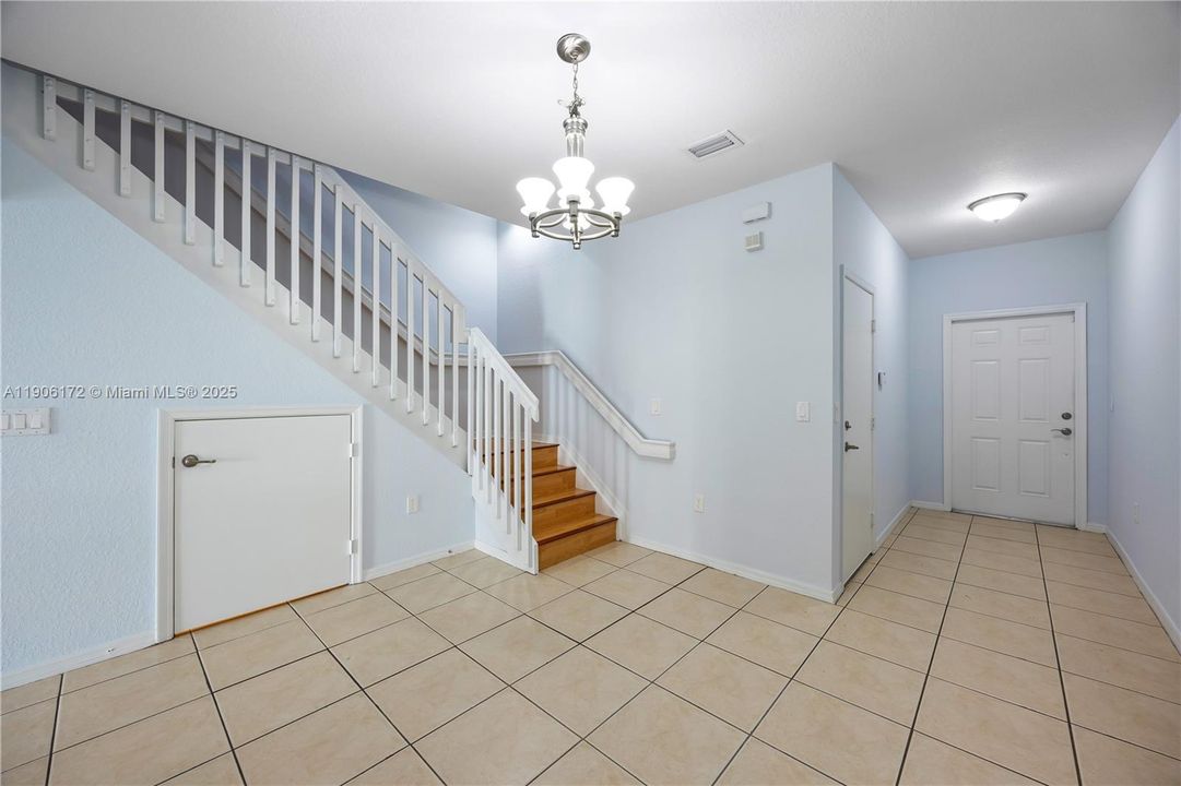 待售: $339,900 (2 贝兹, 2 浴室, 1424 平方英尺)