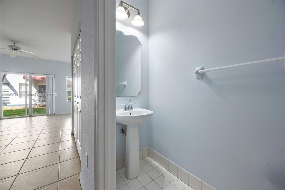 待售: $339,900 (2 贝兹, 2 浴室, 1424 平方英尺)