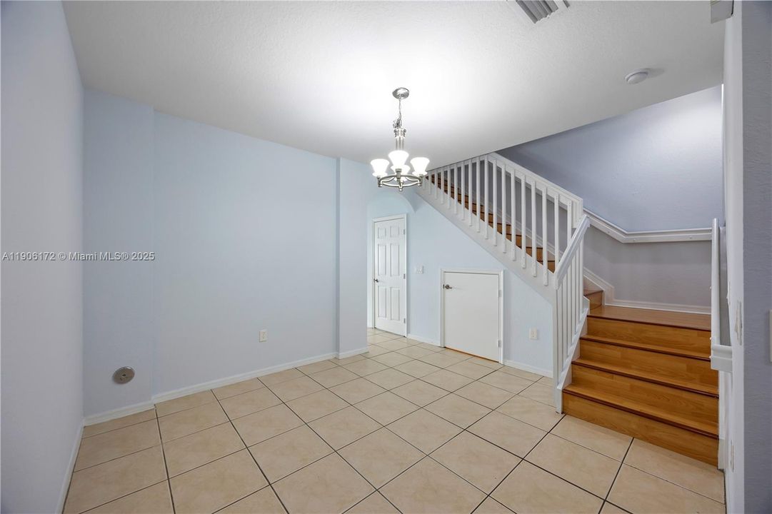 待售: $339,900 (2 贝兹, 2 浴室, 1424 平方英尺)