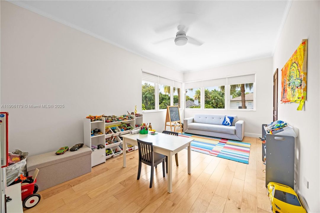 For Rent: $24,500 (6 beds, 6 baths, 5643 Square Feet)