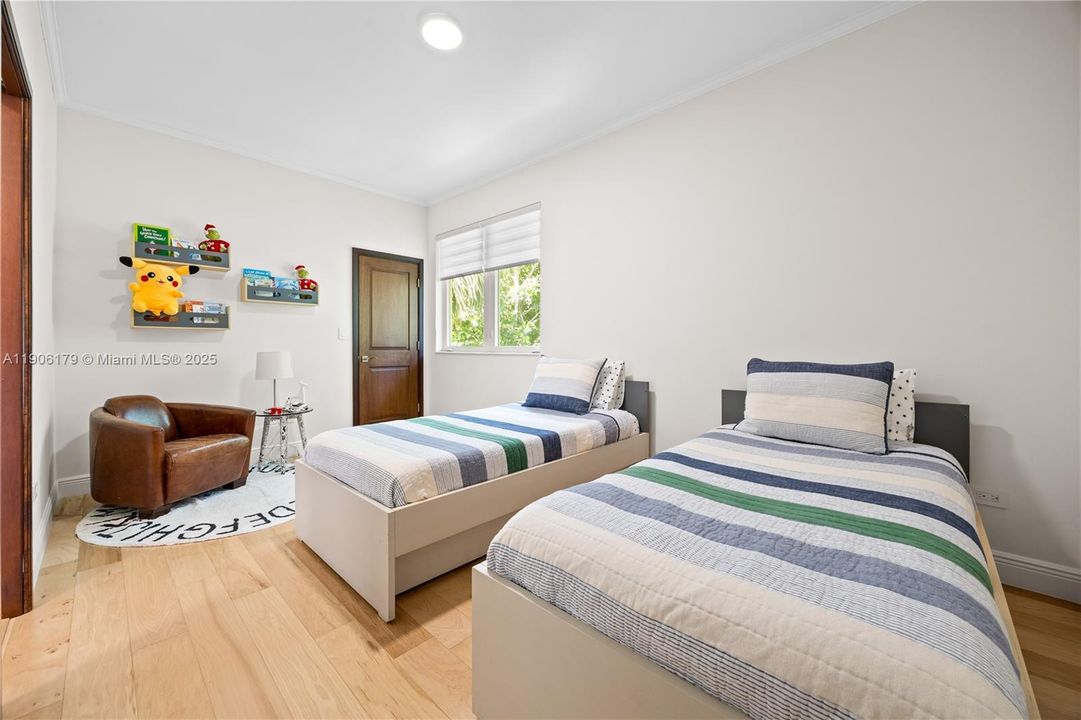 For Rent: $24,500 (6 beds, 6 baths, 5643 Square Feet)