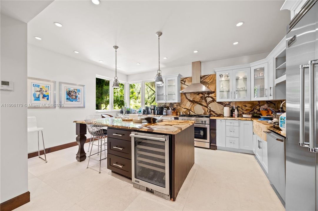 For Rent: $24,500 (6 beds, 6 baths, 5643 Square Feet)