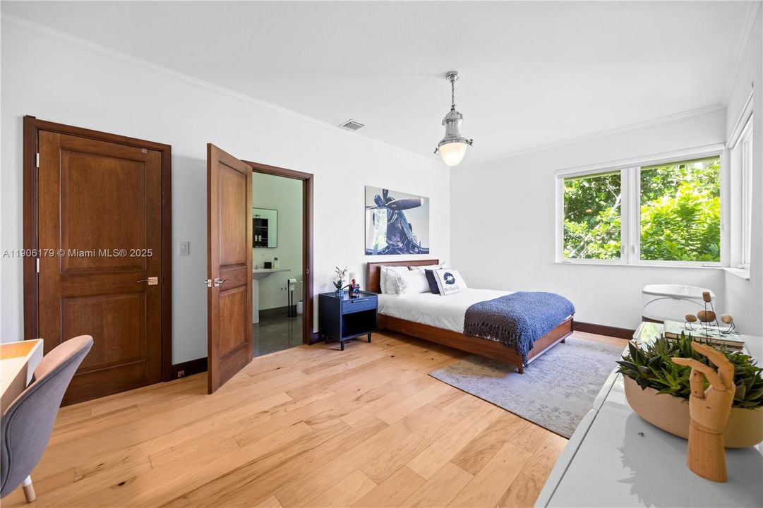 For Rent: $24,500 (6 beds, 6 baths, 5643 Square Feet)