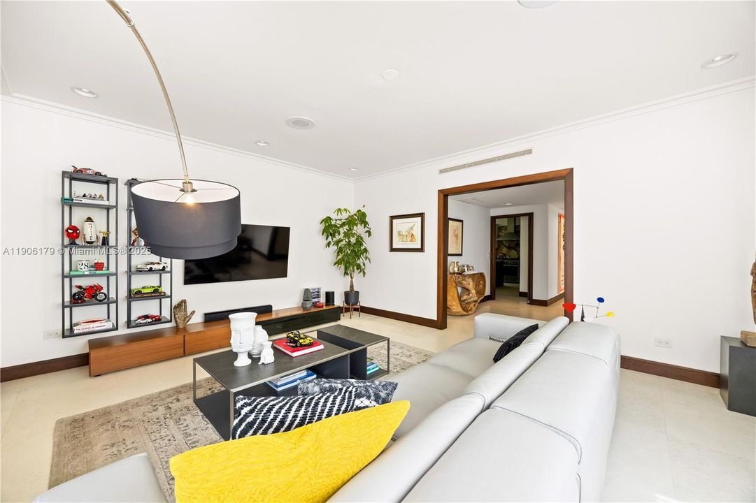 For Rent: $24,500 (6 beds, 6 baths, 5643 Square Feet)