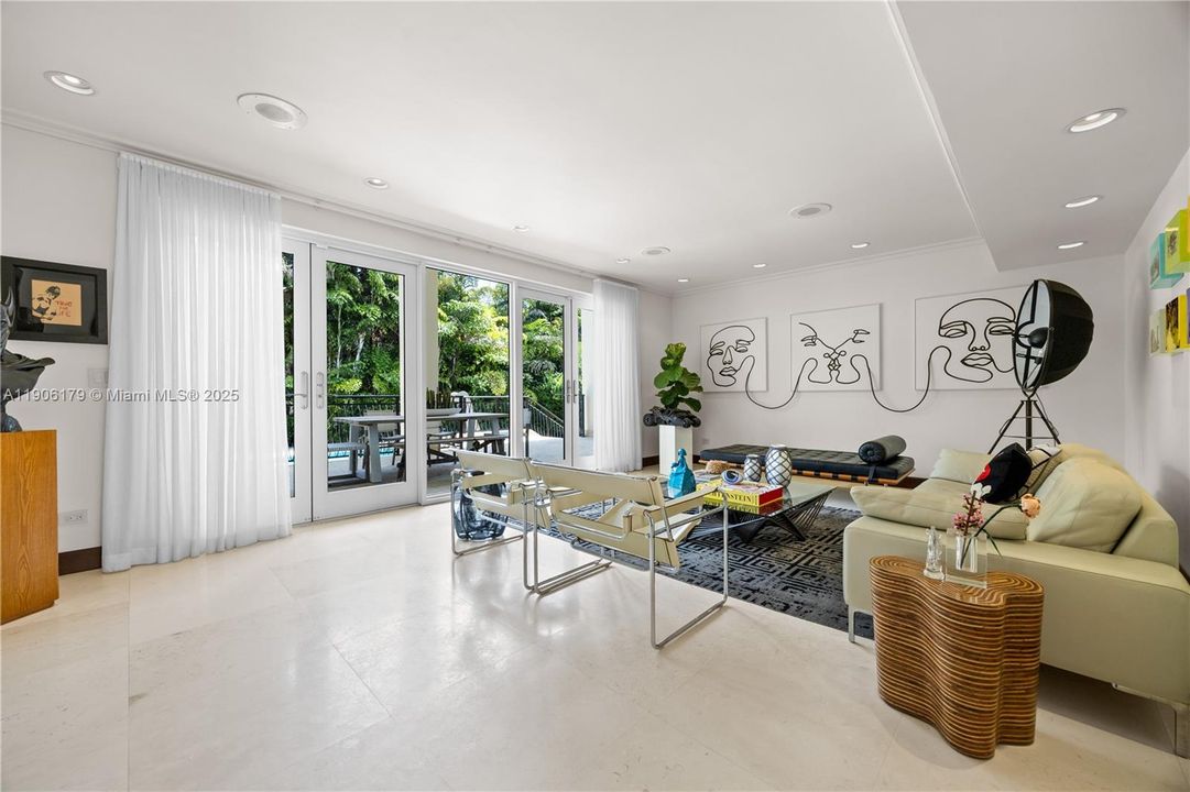 For Rent: $24,500 (6 beds, 6 baths, 5643 Square Feet)