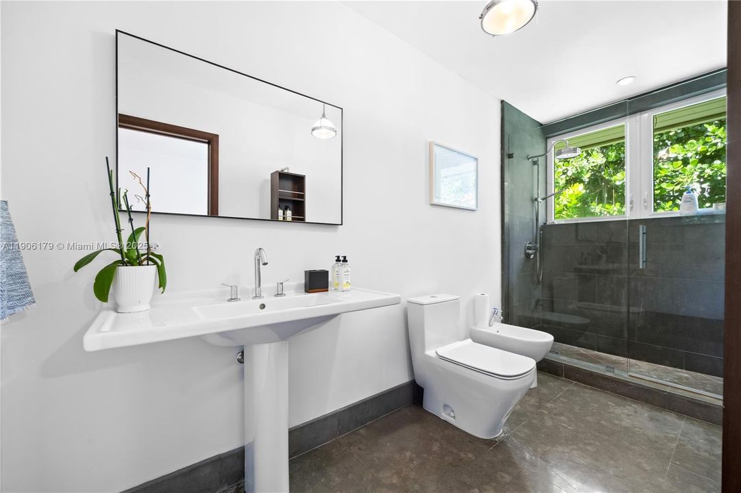 For Rent: $24,500 (6 beds, 6 baths, 5643 Square Feet)