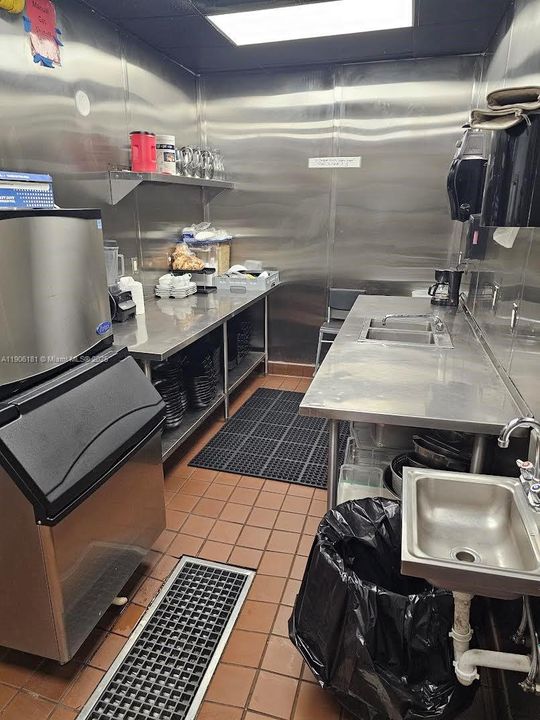 待售: $300,000 (0 贝兹, 0 浴室, 0 平方英尺)