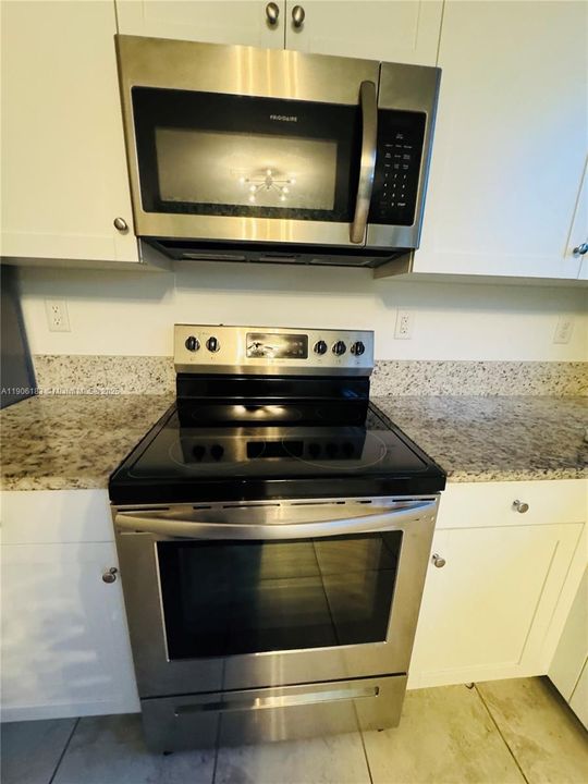 For Sale: $430,000 (3 beds, 3 baths, 1326 Square Feet)