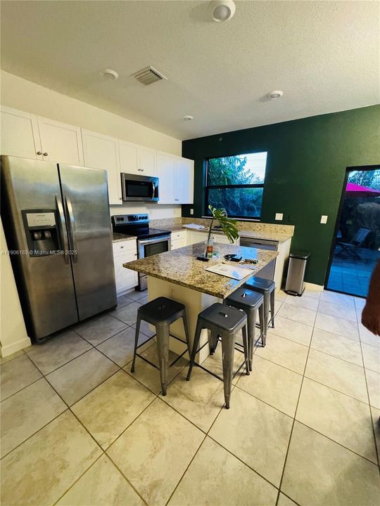 For Sale: $430,000 (3 beds, 3 baths, 1326 Square Feet)