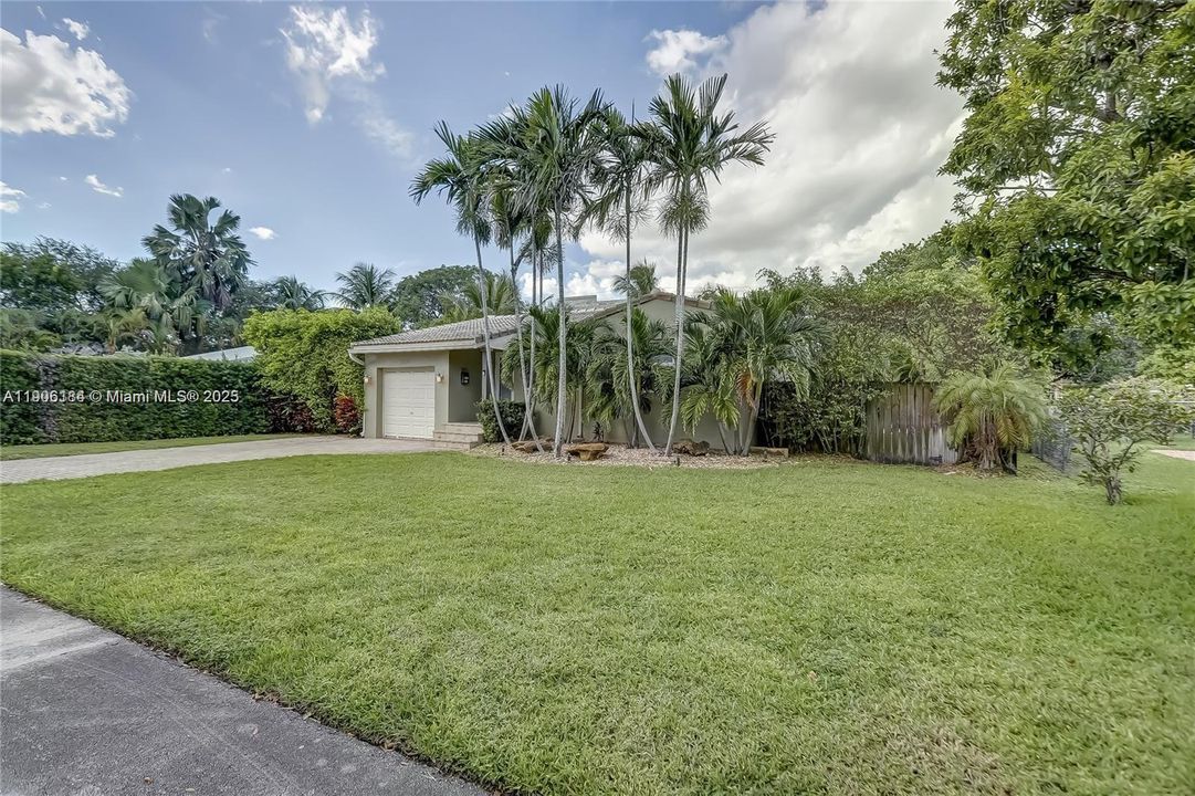 出租: $4,700 (3 贝兹, 2 浴室, 1400 平方英尺)