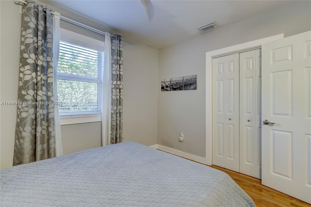 出租: $4,700 (3 贝兹, 2 浴室, 1400 平方英尺)