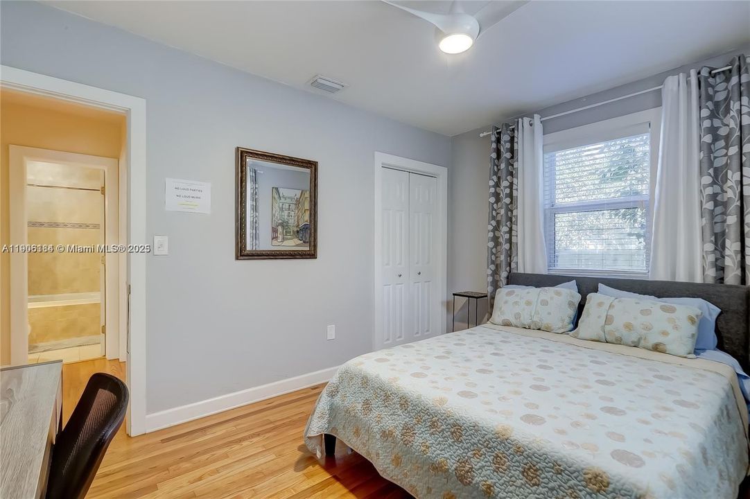 出租: $4,700 (3 贝兹, 2 浴室, 1400 平方英尺)