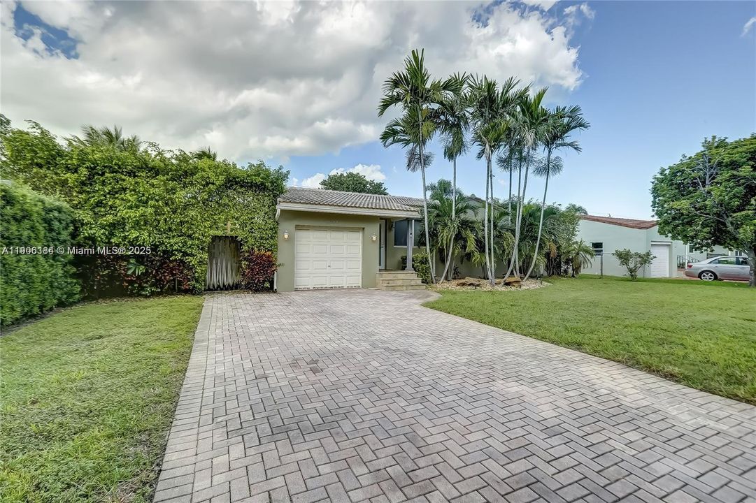 出租: $4,700 (3 贝兹, 2 浴室, 1400 平方英尺)