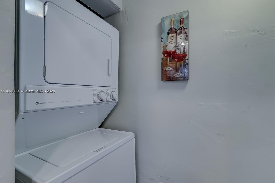 出租: $4,700 (3 贝兹, 2 浴室, 1400 平方英尺)