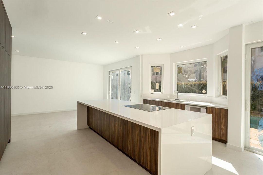 For Sale: $2,450,000 (5 beds, 5 baths, 2509 Square Feet)