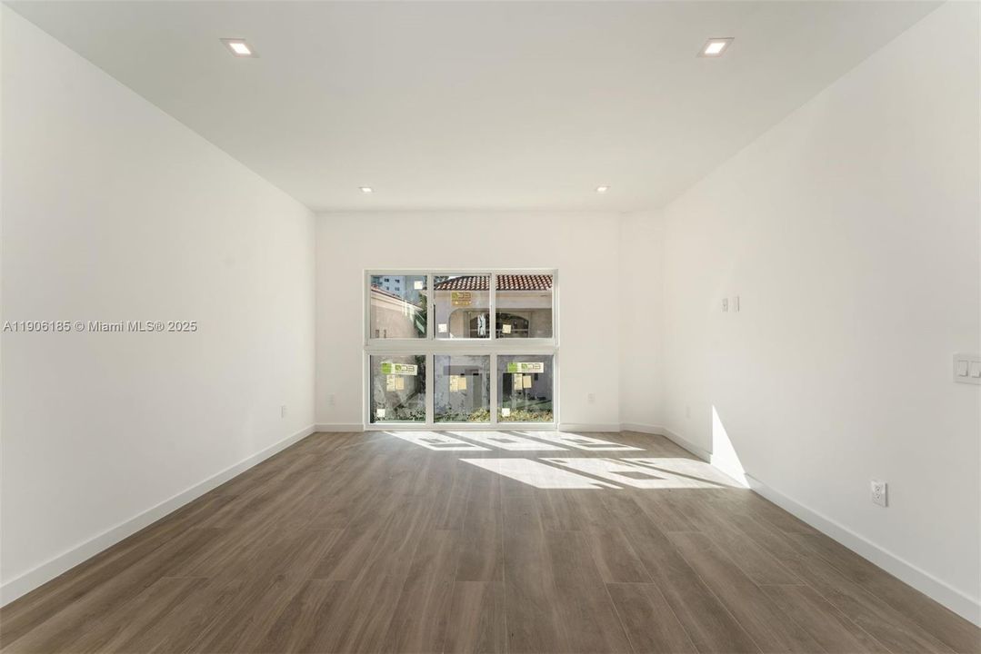 For Sale: $2,450,000 (5 beds, 5 baths, 2509 Square Feet)