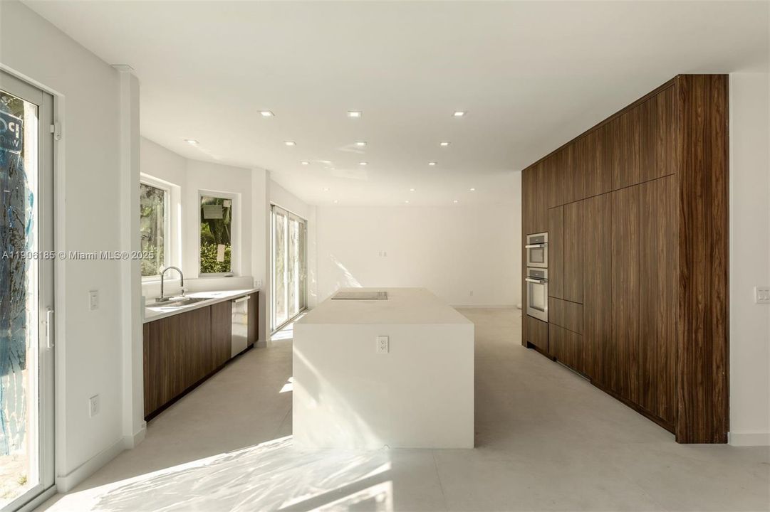 For Sale: $2,450,000 (5 beds, 5 baths, 2509 Square Feet)