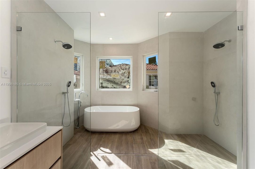 For Sale: $2,450,000 (5 beds, 5 baths, 2509 Square Feet)